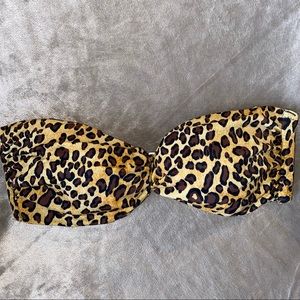 Victoria’s Secret: Women’s Bikini Top (size: S)